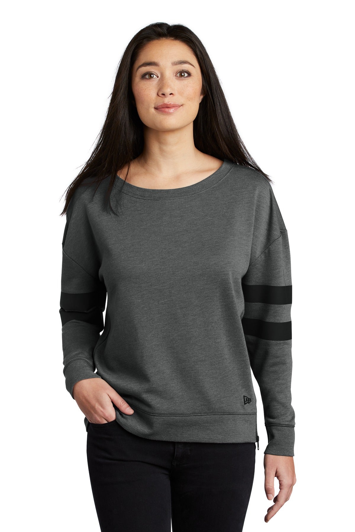 With a boxier and shorter silhouette this relaxed crew has a - Black Heather