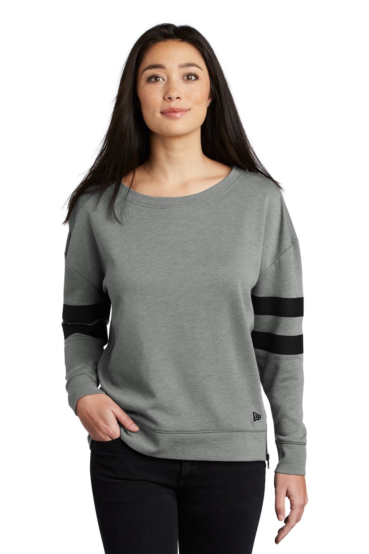 With a boxier and shorter silhouette this relaxed crew has a - Shadow Grey Heather