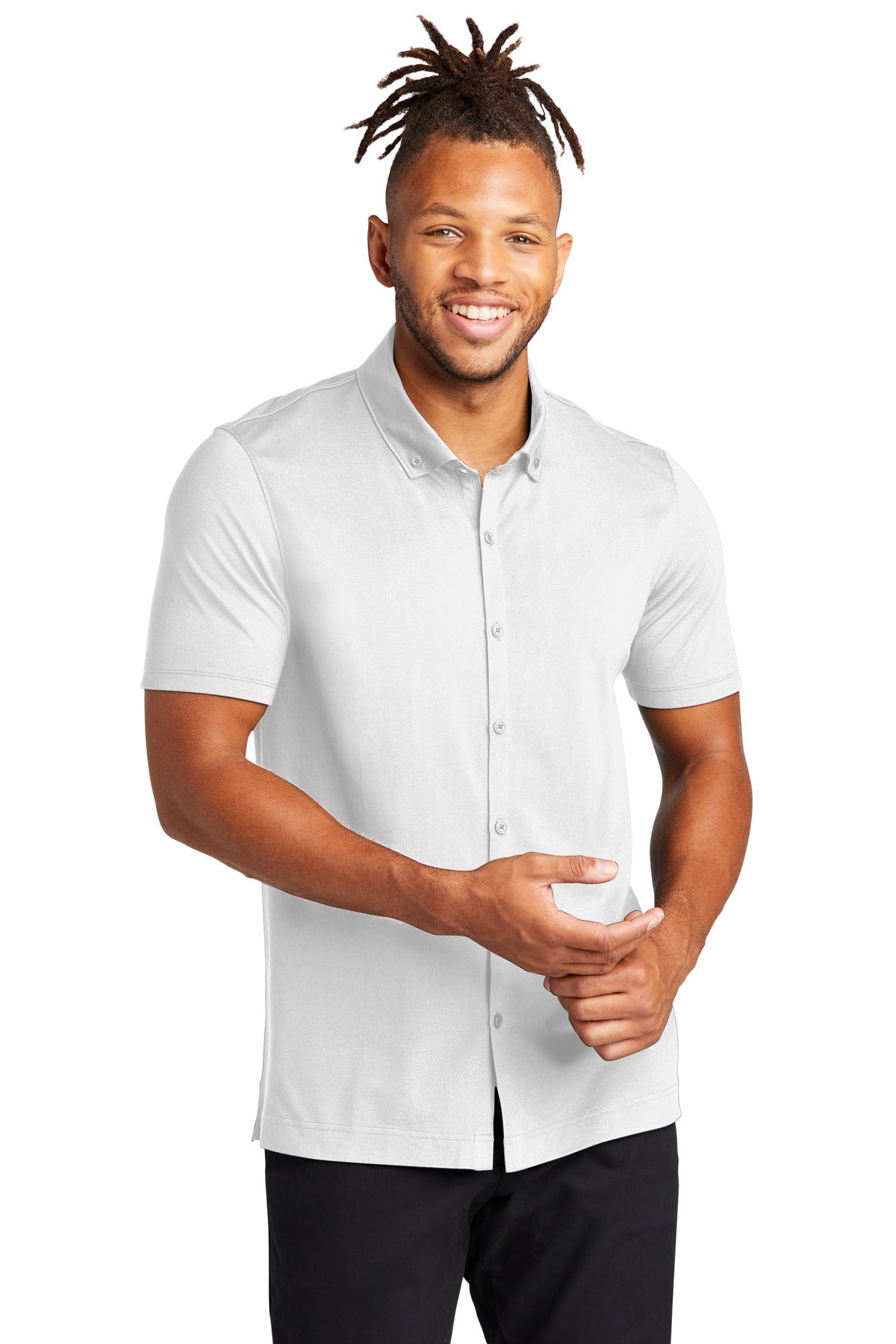 Combining the smart tailoring of a woven shirt with the move - White